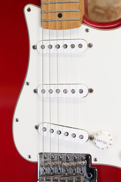 2008 Fender Mex Stratocaster Standard in Candy Apple Red w/Maple Fingerboard - Pre-owned