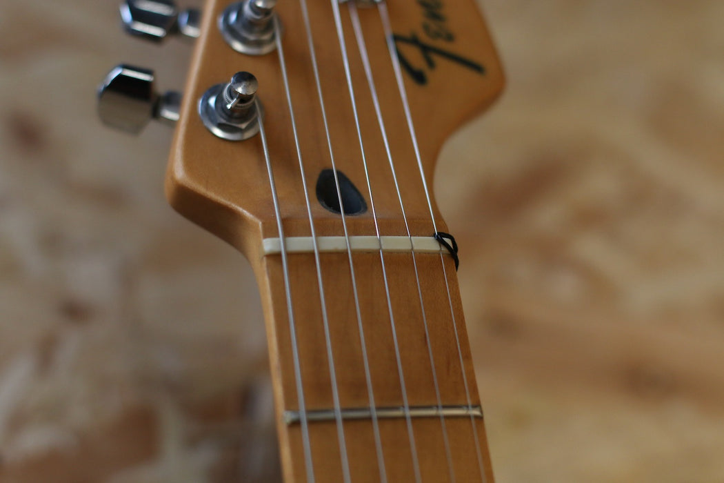 2008 Fender Mex Stratocaster Standard in Candy Apple Red w/Maple Fingerboard - Pre-owned