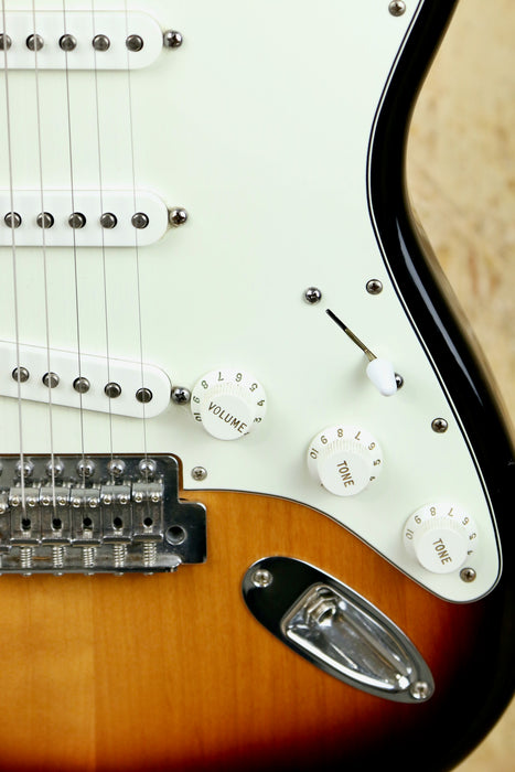 2015 Fender Mex Stratocaster Standard in 3TS Sunburst / Rosewood Board - Pre-owned