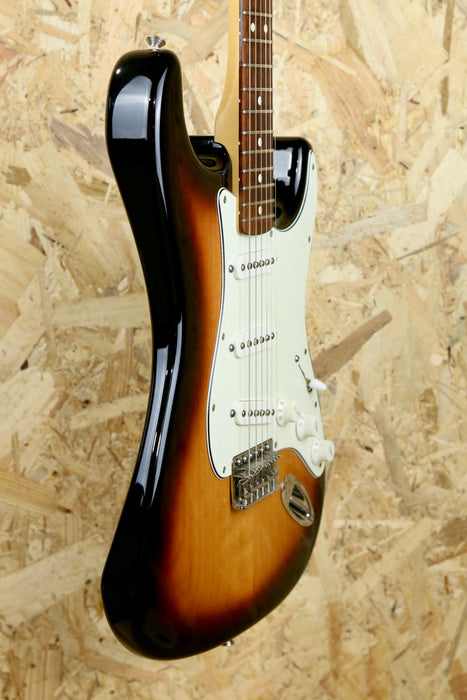 2015 Fender Mex Stratocaster Standard in 3TS Sunburst / Rosewood Board - Pre-owned