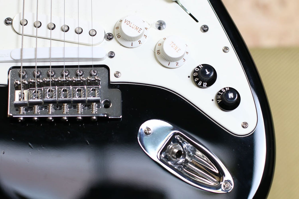 2012 Fender Roland G-5 VG Stratocaster in Black/Maple w/Hard Case + Candy - Pre-owned