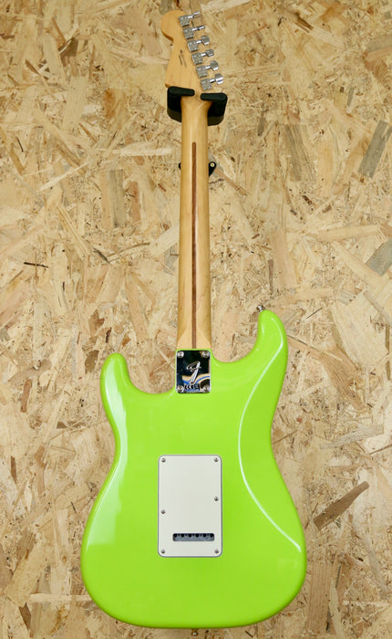 Fender Player Stratocaster® in Electron Green + Tweed Hardcase - Pre-owned