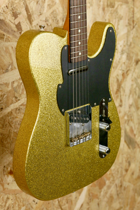 Fret King Classic Electric Guitar in Gold Sparkle - with original hardcase - Pre-owned