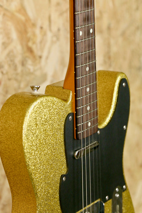 Fret King Classic Electric Guitar in Gold Sparkle - with original hardcase - Pre-owned