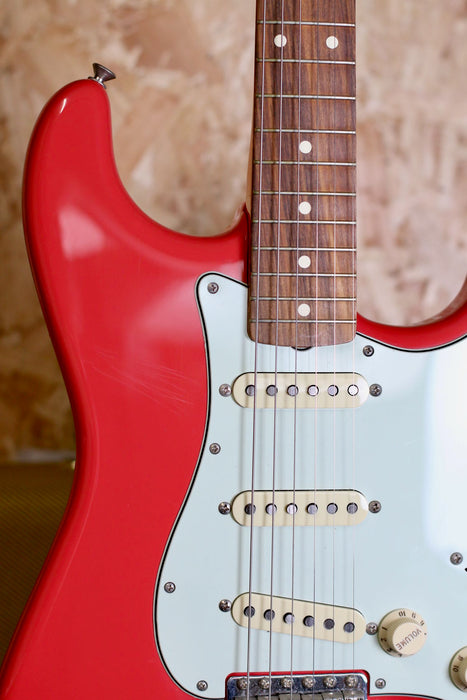 2018 Fender Classic Series '60s Stratocaster Nitro Lacquer, Pau Ferro Fingerboard, Fiesta Red w/Fender Hardcase + Custom Shop Pickups - Pre-owned