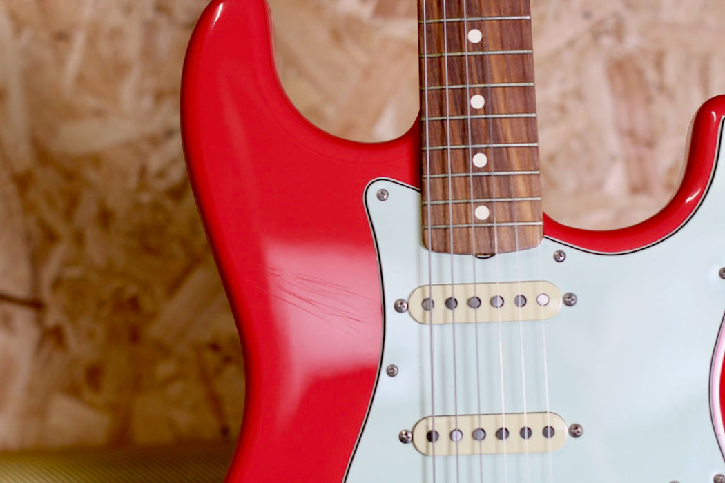 2018 Fender Classic Series '60s Stratocaster Nitro Lacquer, Pau Ferro Fingerboard, Fiesta Red w/Fender Hardcase + Custom Shop Pickups - Pre-owned
