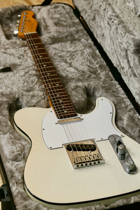 2020 Fender American Ultra Telecaster in Arctic Pearl + Original Case - Pre-owned