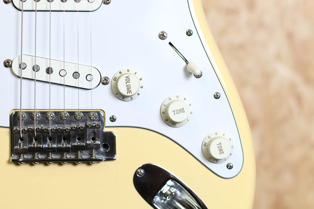 2013 Fender Japan MIJ Stratocaster LTD Edition '72 Vintage White w/Maple Fingerboard - Pre-owned