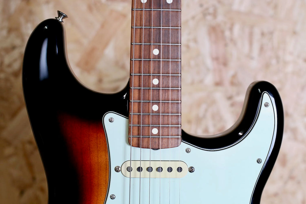 2020 Fender Mex Vintera 60's Stratocaster 3TS Sunburst w/Gigbag - Pre-owned