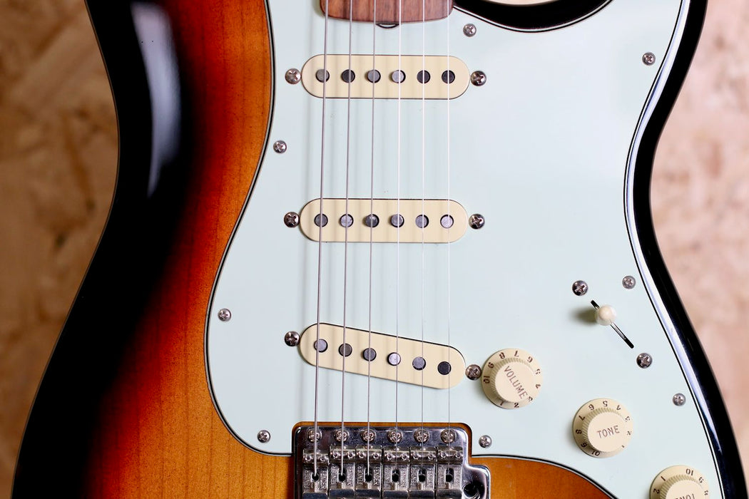 2020 Fender Mex Vintera 60's Stratocaster 3TS Sunburst w/Gigbag - Pre-owned