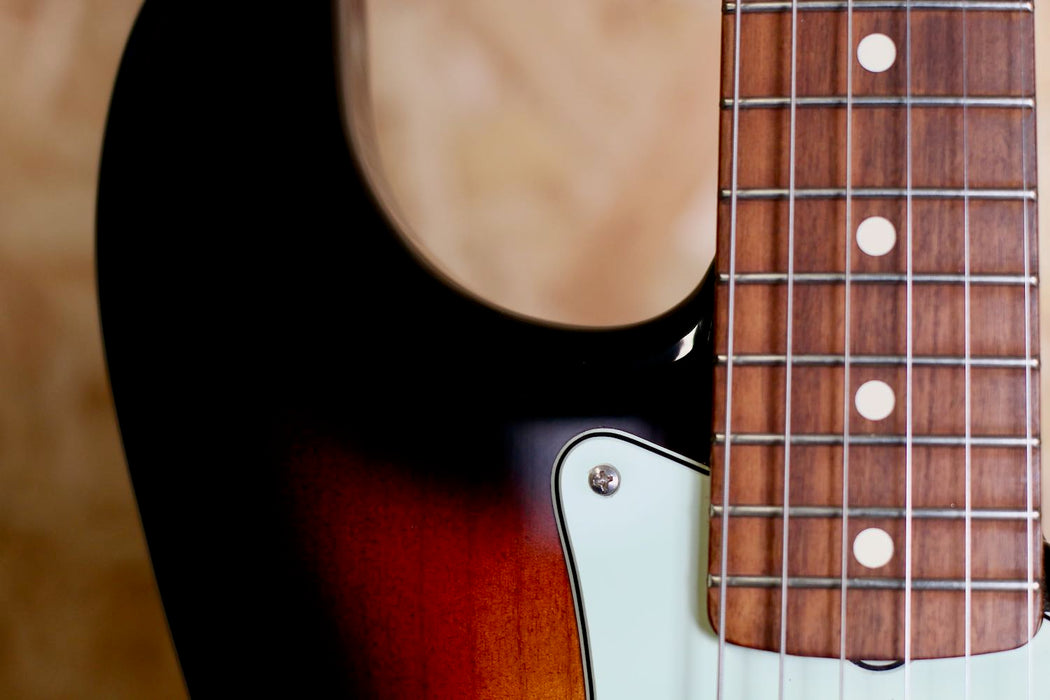 2020 Fender Mex Vintera 60's Stratocaster 3TS Sunburst w/Gigbag - Pre-owned