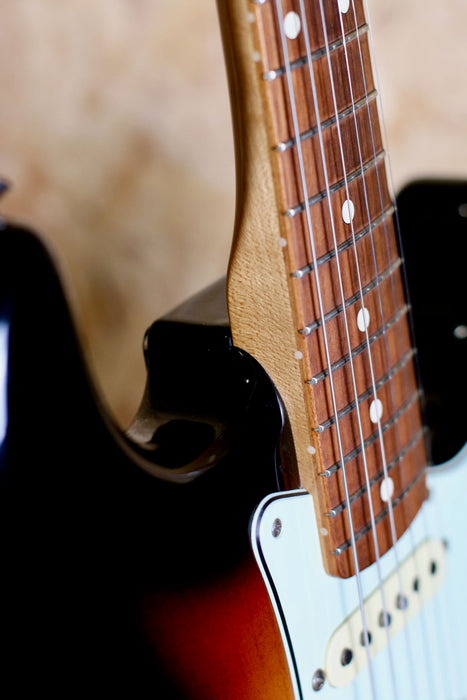 2020 Fender Mex Vintera 60's Stratocaster 3TS Sunburst w/Gigbag - Pre-owned