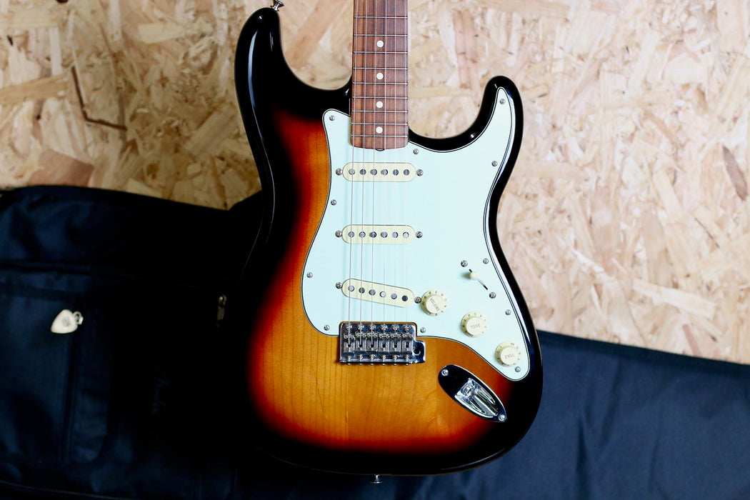 2020 Fender Mex Vintera 60's Stratocaster 3TS Sunburst w/Gigbag - Pre-owned