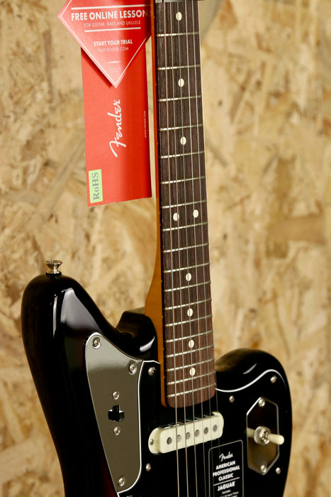 Fender American Professional Classic Jaguar® in 3 Tone Sunburst