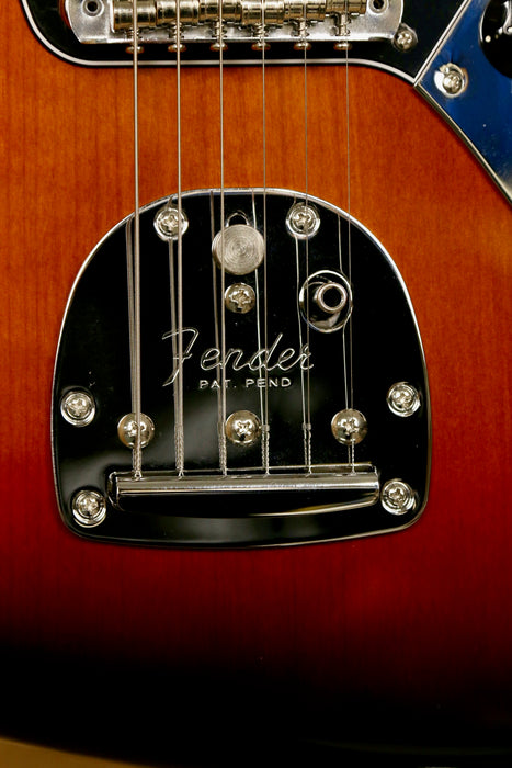 Fender American Professional Classic Jaguar® in 3 Tone Sunburst