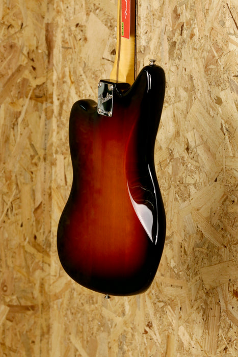 Fender American Professional Classic Jaguar® in 3 Tone Sunburst