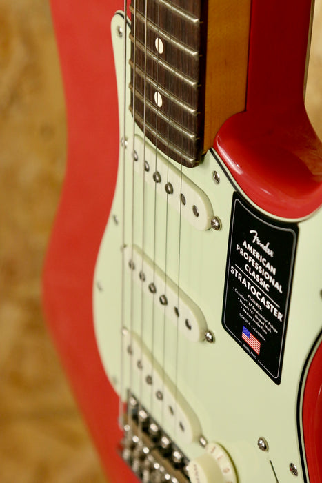 Fender American Professional Classic Stratocaster®, Rosewood Fingerboard, Faded Dakota Red w/ *Pro Setup