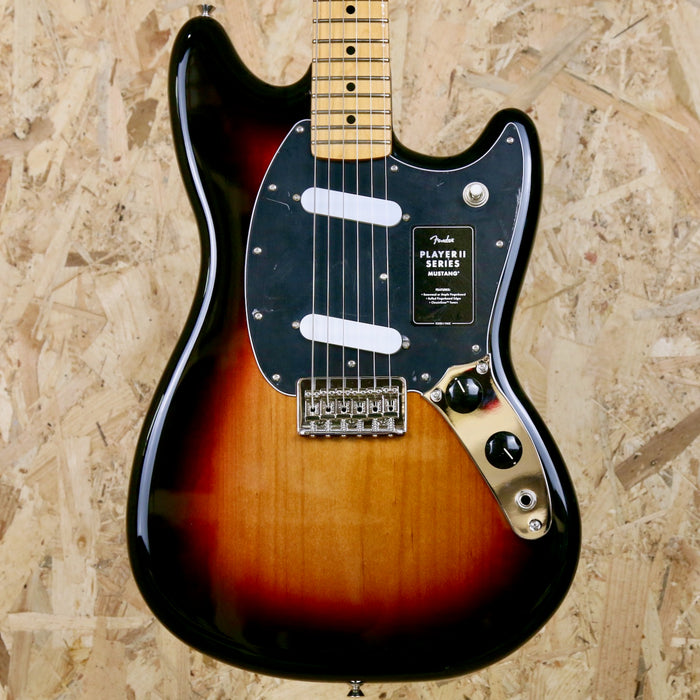 B-Stock Fender Player II Mustang®, Rosewood Fingerboard, 3 Colour Sunburst