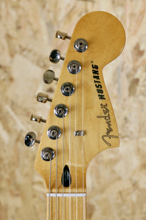 B-Stock Fender Player II Mustang®, Rosewood Fingerboard, 3 Colour Sunburst
