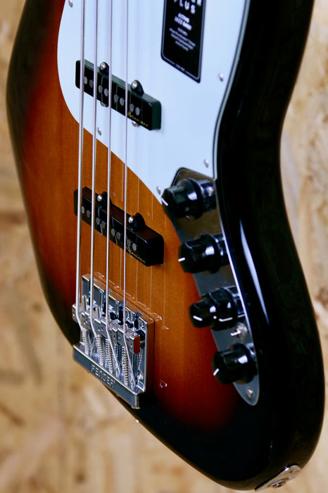 Fender Player Plus Jazz Bass®, Pau Ferro Fingerboard, Active, 3 Colour Sunburst