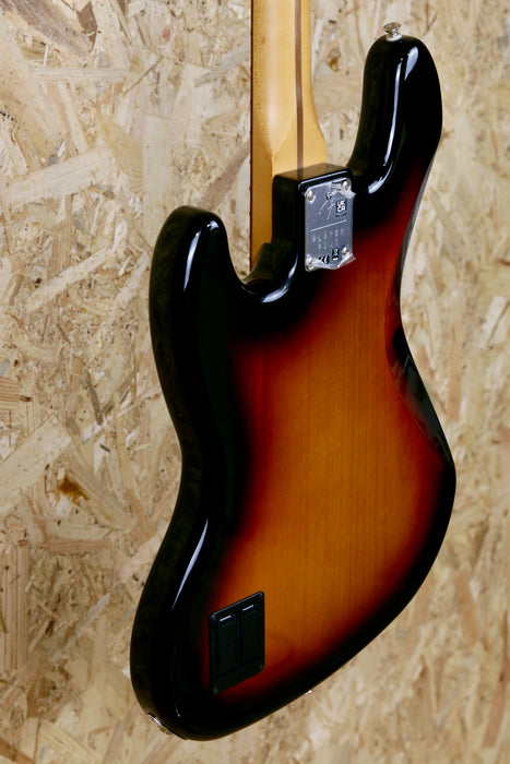 Fender Player Plus Jazz Bass®, Pau Ferro Fingerboard, Active, 3 Colour Sunburst