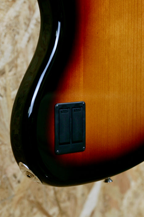 Fender Player Plus Jazz Bass®, Pau Ferro Fingerboard, Active, 3 Colour Sunburst