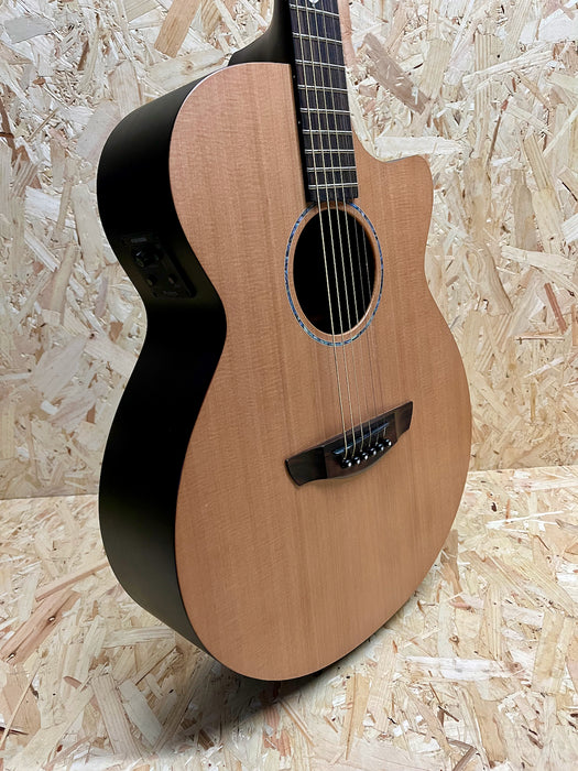 Pre-owned Faith Naked Venus Cedar/Mahogany Electro Acoustic Cutaway
