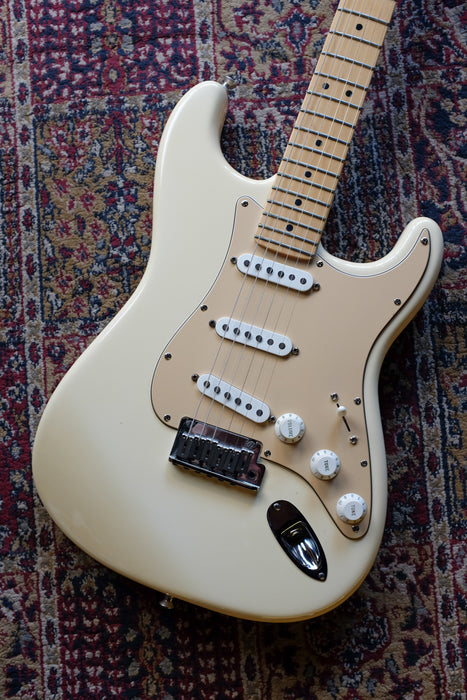 2005 Fender USA Stratocaster Standard Olympic White - Guitar Warehouse