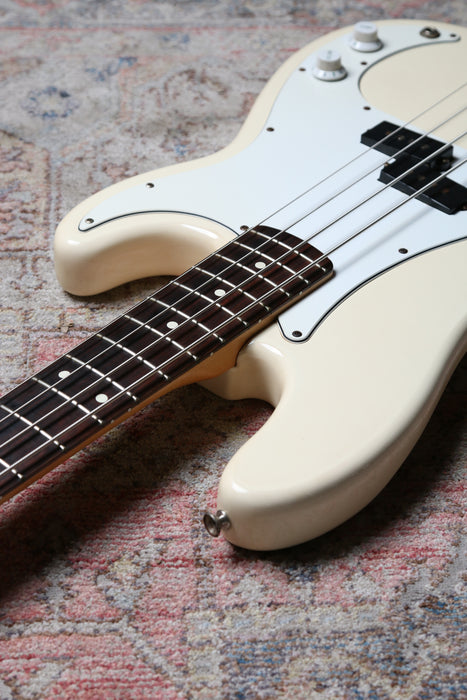 1998 Fender Precision Bass - Vintage White - Pre-owned - Guitar Warehouse